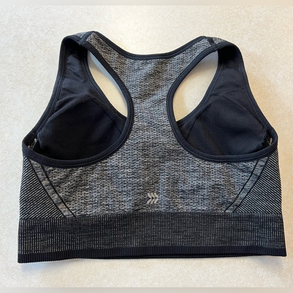 ALL IN MOTION SEAMLESS RACERBACK SPORTS BRA! - Picture 3 of 3